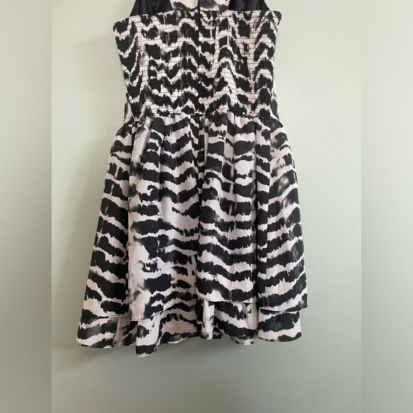Guess Black and White Zebra Tie Dye Drop Waist T Back Mini Dress SZ 6 - Picture 9 of 9